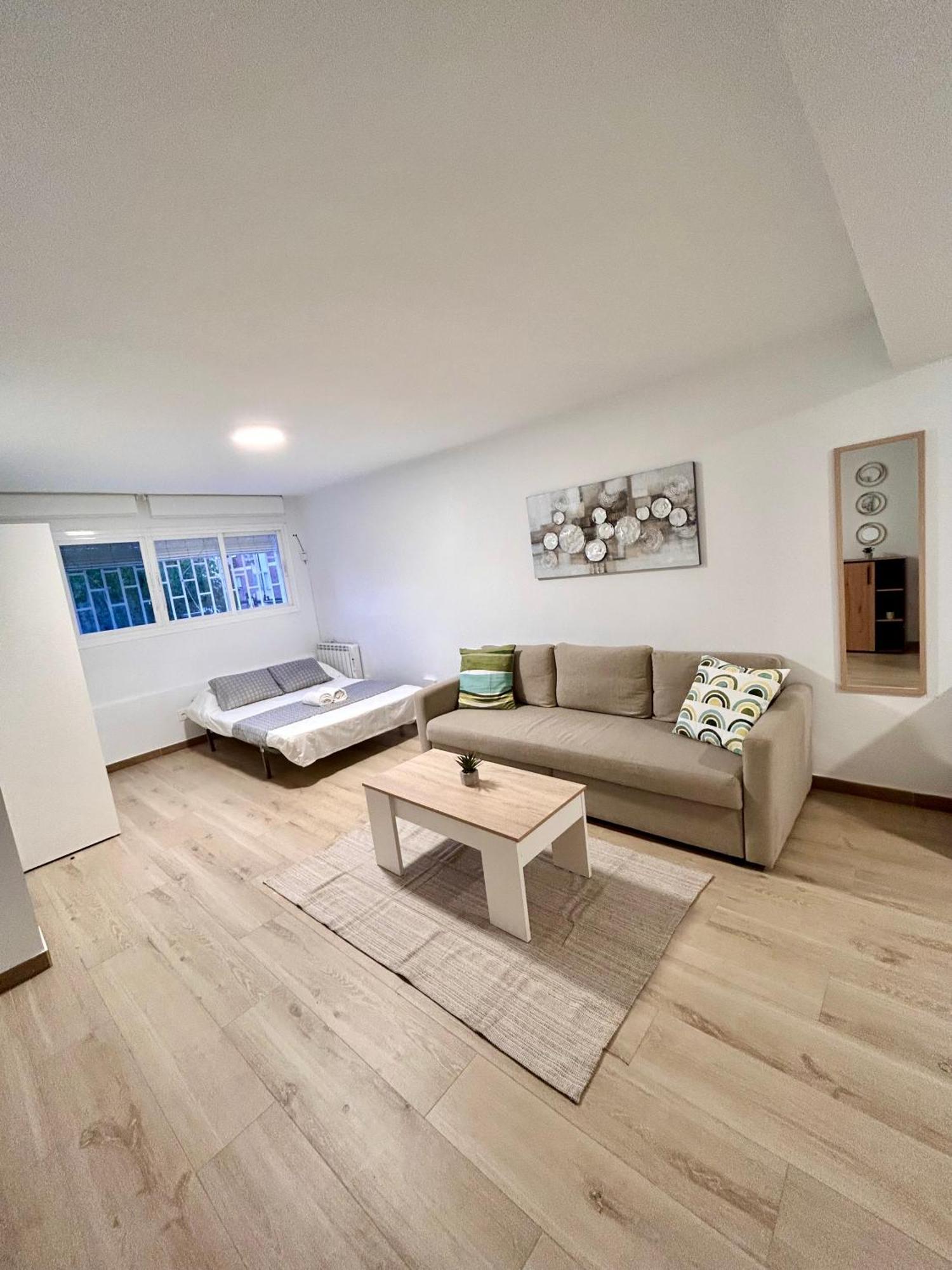 Apartamentos Ribadeo Мадрид Екстериор снимка