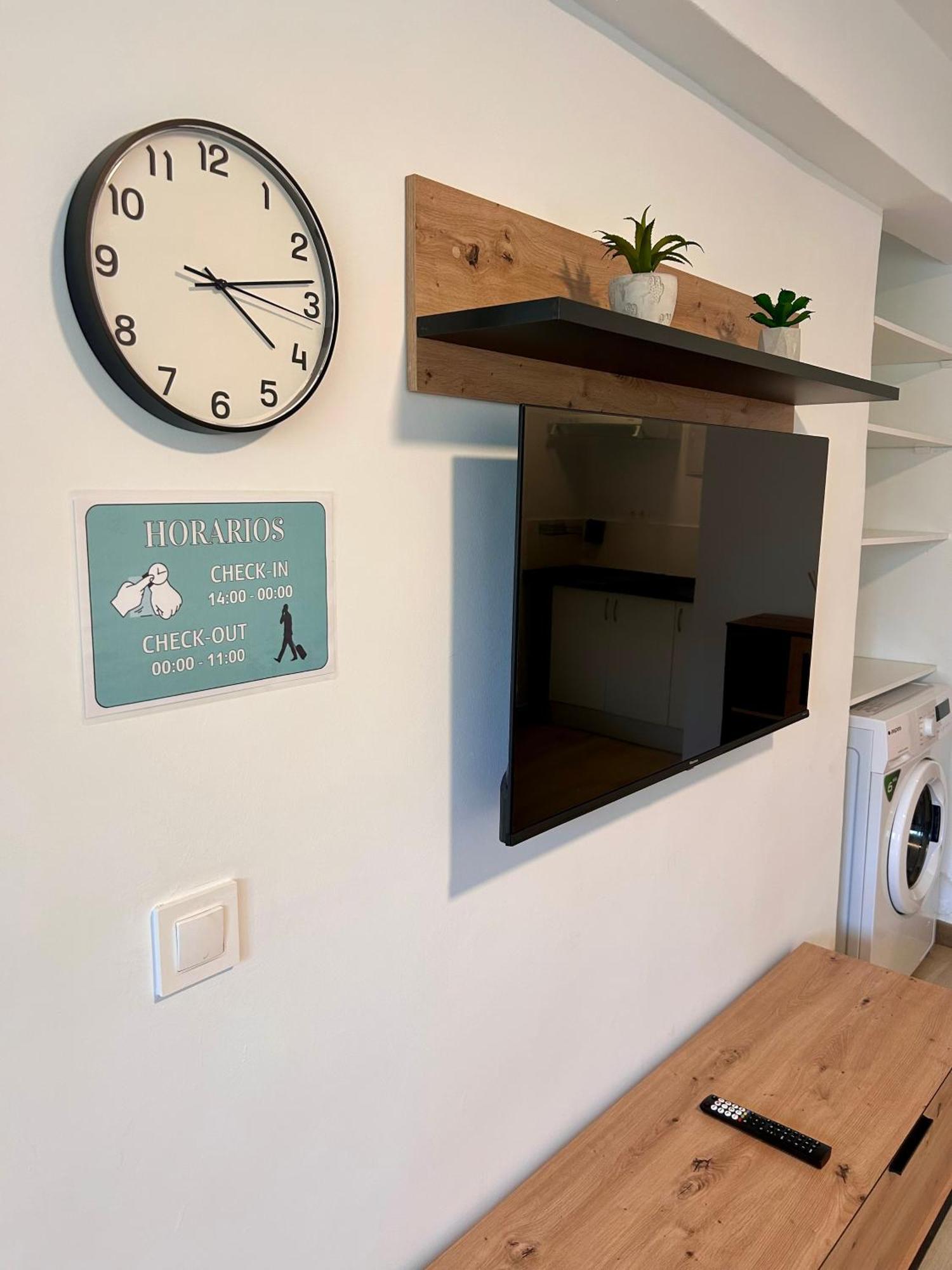 Apartamentos Ribadeo Мадрид Екстериор снимка